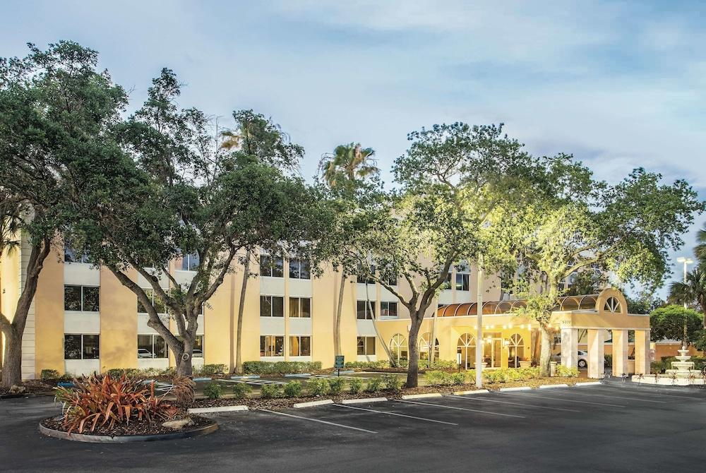 La Quinta By Wyndham Fort Lauderdale Tamarac Exterior photo