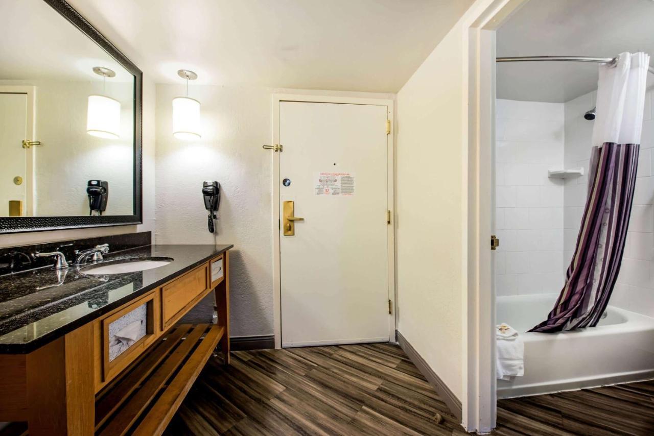 La Quinta By Wyndham Fort Lauderdale Tamarac Exterior photo